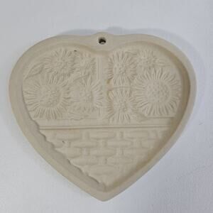 VTG 1994 Pampered Chef 6” Stoneware Sunflower Basket‎ Heart Cookie Mold Made USA